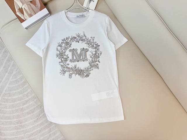 Maxma*A新款重工烫钻徽标logo T-Shirt 定制纯棉面料 质感好 舒适透气 采用进口机器烫钻工艺 精致完美 女人味十足 气质款 最高品质 欢迎对比